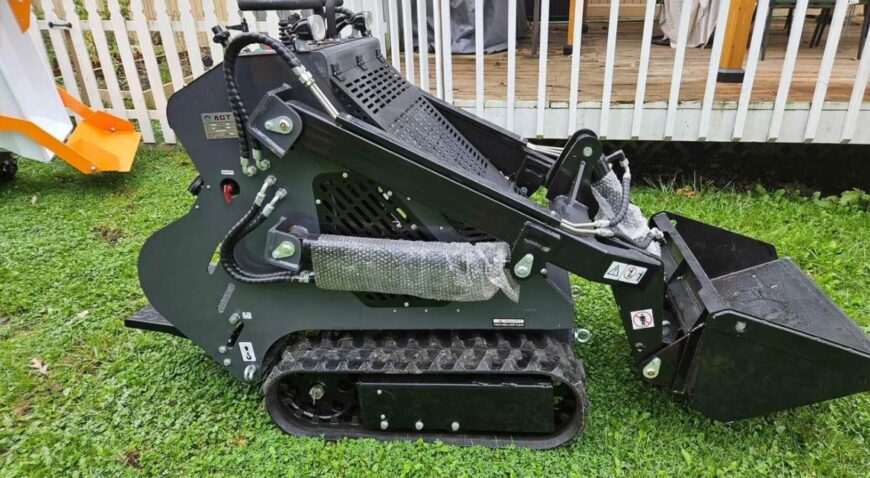 the KTT23 mini skid steer loader